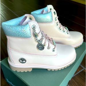 NWOT TIMBERLAND 6 INCH PREMIUM WATERPROOF LT PINK BOOTS